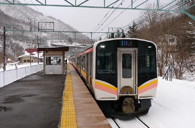 Joetsu Line ground platform (up)
